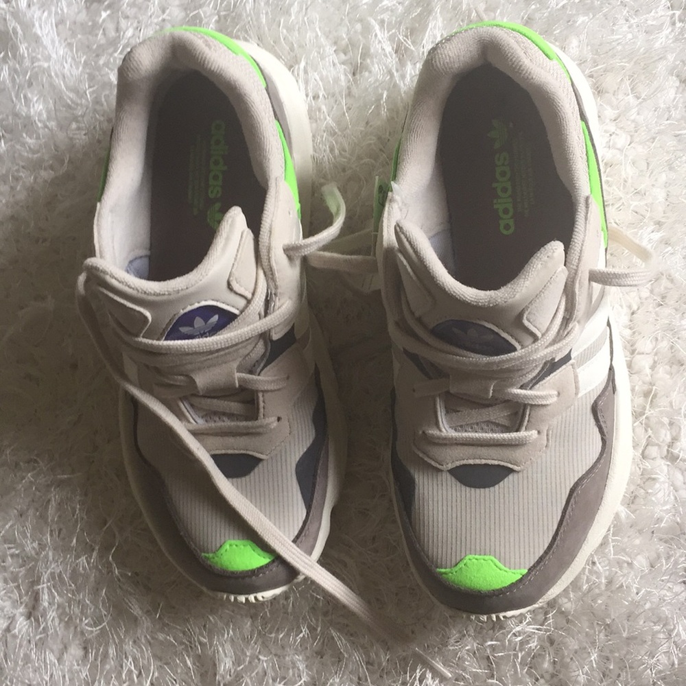 Adidas Yung-96 J Originals Size 4